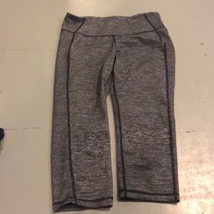 Striped cropped active leggings